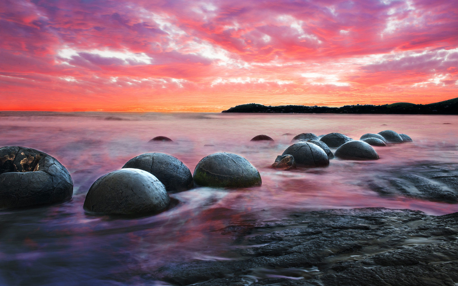 moeraki-beach-boulders